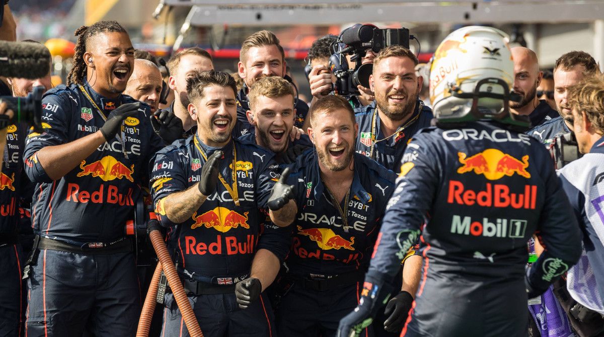 Max Verstappen Red Bull Racing celebrates victory with his mechanics, Belgian Grand Prix 2022