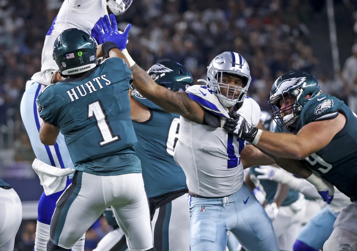 Dallas Cowboys linebacker Micah Parsons (11) rushes Philadelphia Eagles quarterback Jalen Hurts (1). Mandatory Credit: Kevin Jairaj-USA TODAY Sports