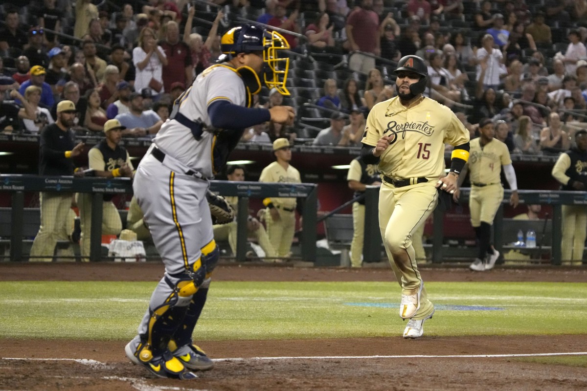 Emmanuel Rivera Scores the Winning Run against Milwaukee