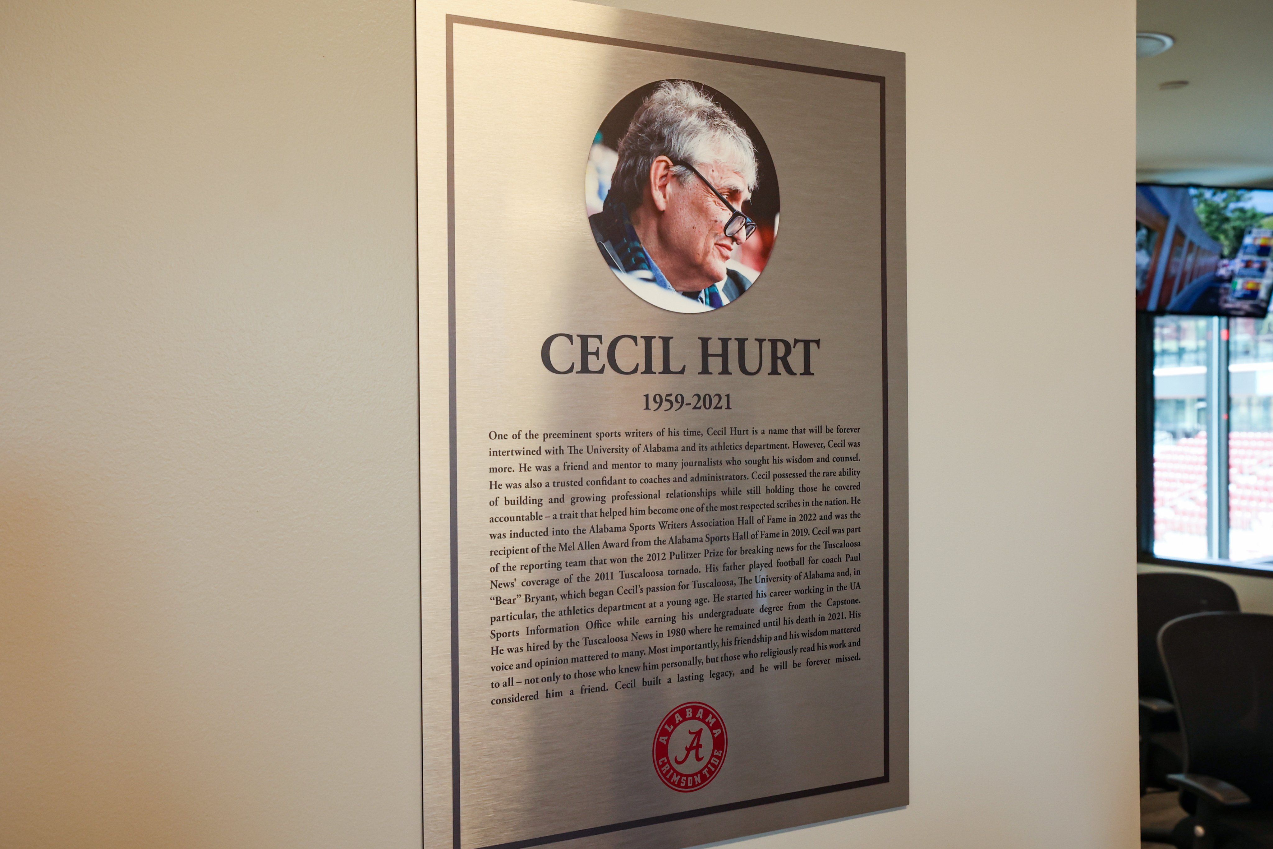 Alabama Honors Cecil Hurt With Press Box Plaque - Vimarsana News