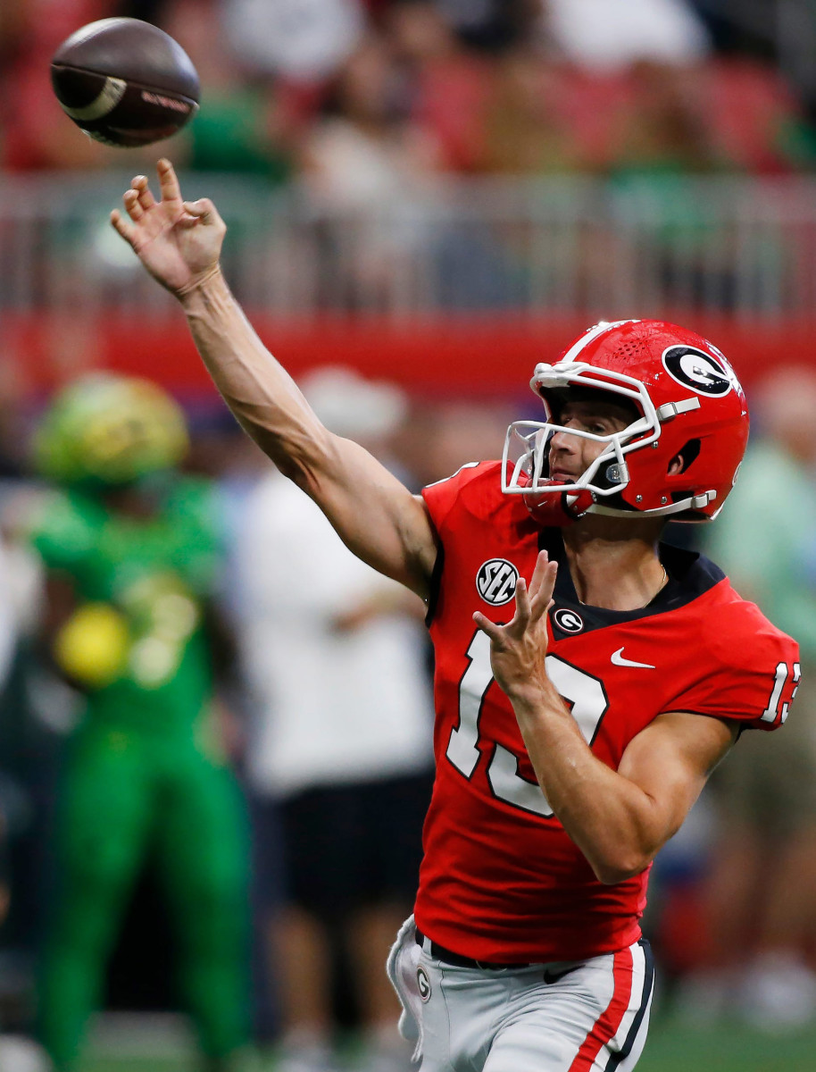 Stetson Bennett throws before Georgia’s game vs. Oregon.