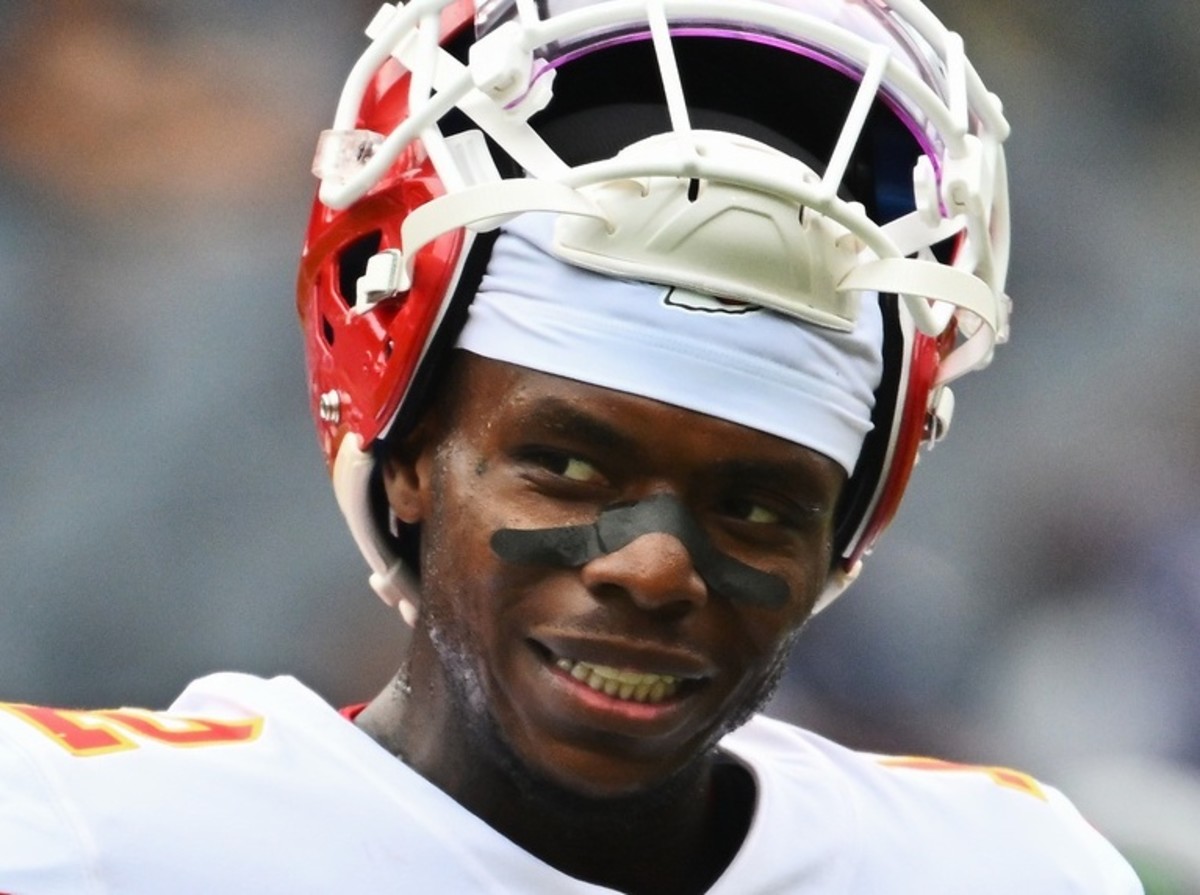 Kansas City Chiefs wide receiver Josh Gordon (12) warms up before a game against the Chicago Bears at Soldier Field. Chicago defeated Kansas City 19-14.