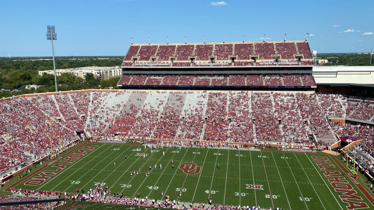 halftime crowd