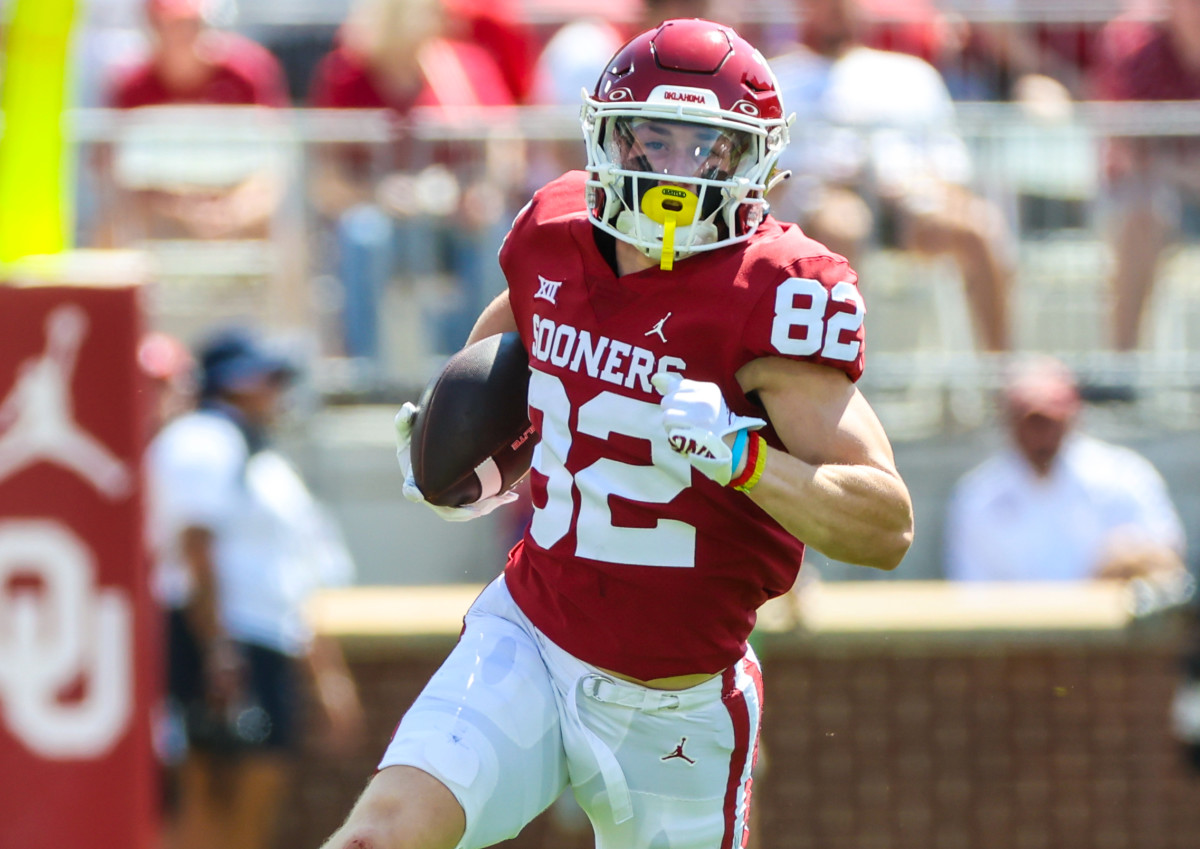 Oklahoma Sooners wide receiver Gavin Freeman catches a pass during a college football game in the SEC.