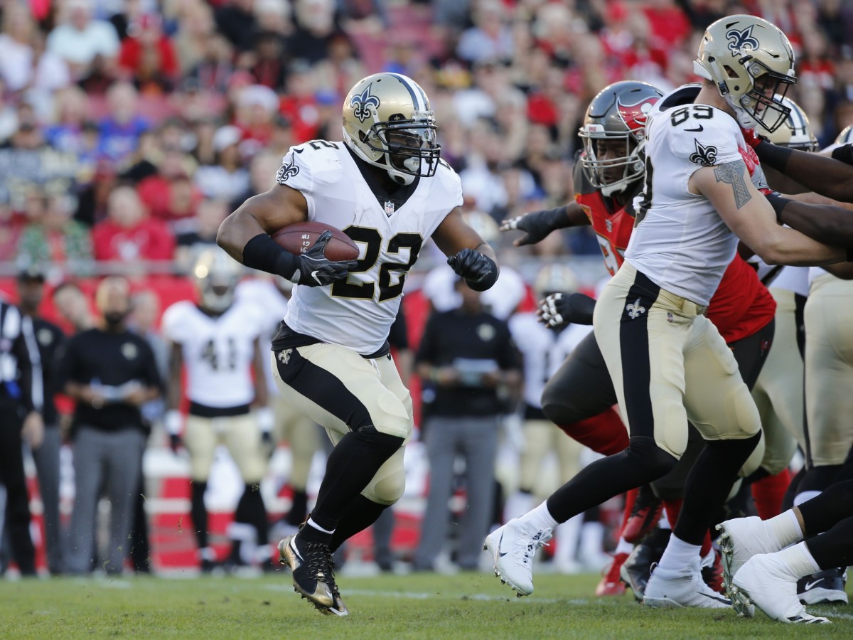 Dec 31, 2017; New Orleans Saints running back Mark Ingram (22) runs the ball against the Tampa Bay Buccaneers. Mandatory Credit: Kim Klement-USA TODAY Sports