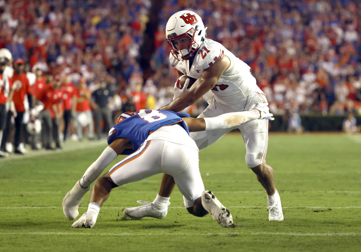 Utah Utes wide receiver Solomon Enis (21) runs with the ball against Florida Gators cornerback Jalen Kimber (8) during the second half at Steve Spurrier-Florida Field.