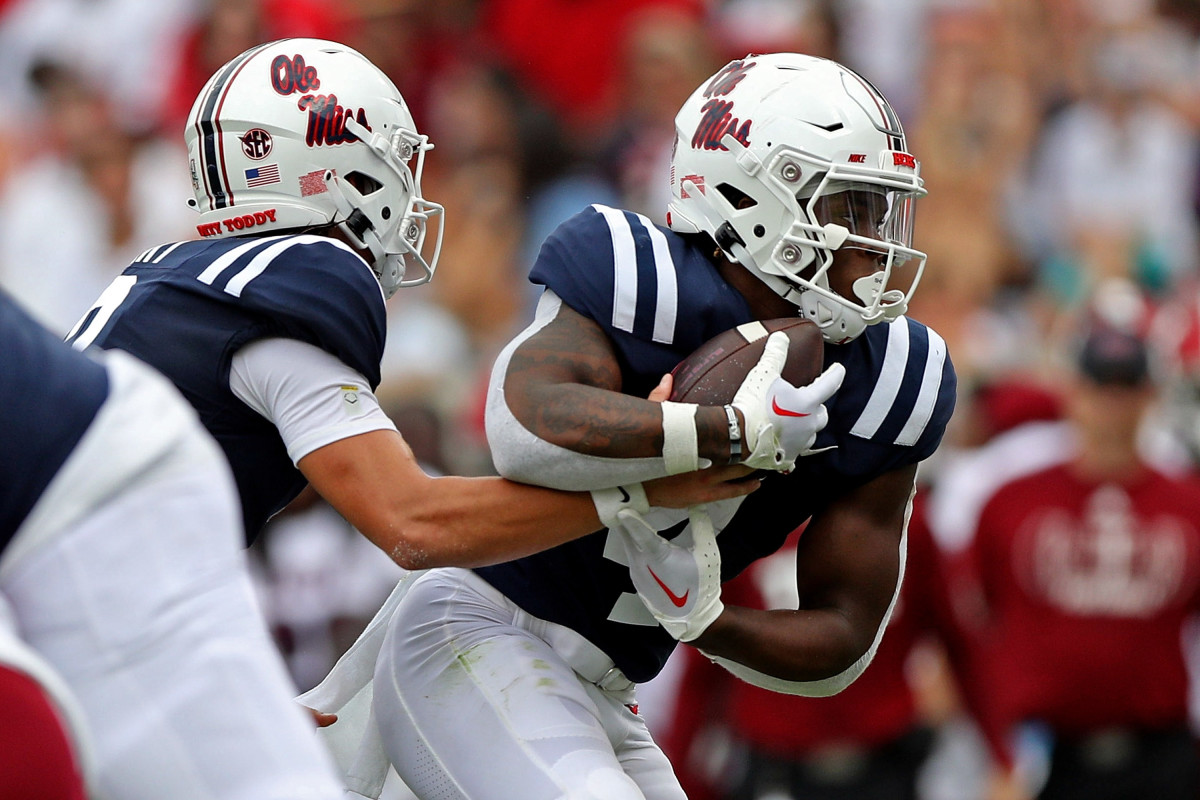 OXFORD, MISSISSIPPI - SEPTEMBER 03: Jaxson Dart #2 of the Mississippi Rebels hands the ball off to Quinshon Judkins #4 of the Mississippi Rebels during the first half of the game against the Troy Trojans at Vaught-Hemingway Stadium on September 03, 2022 in Oxford, Mississippi. (Photo by Justin Ford/Getty Images)