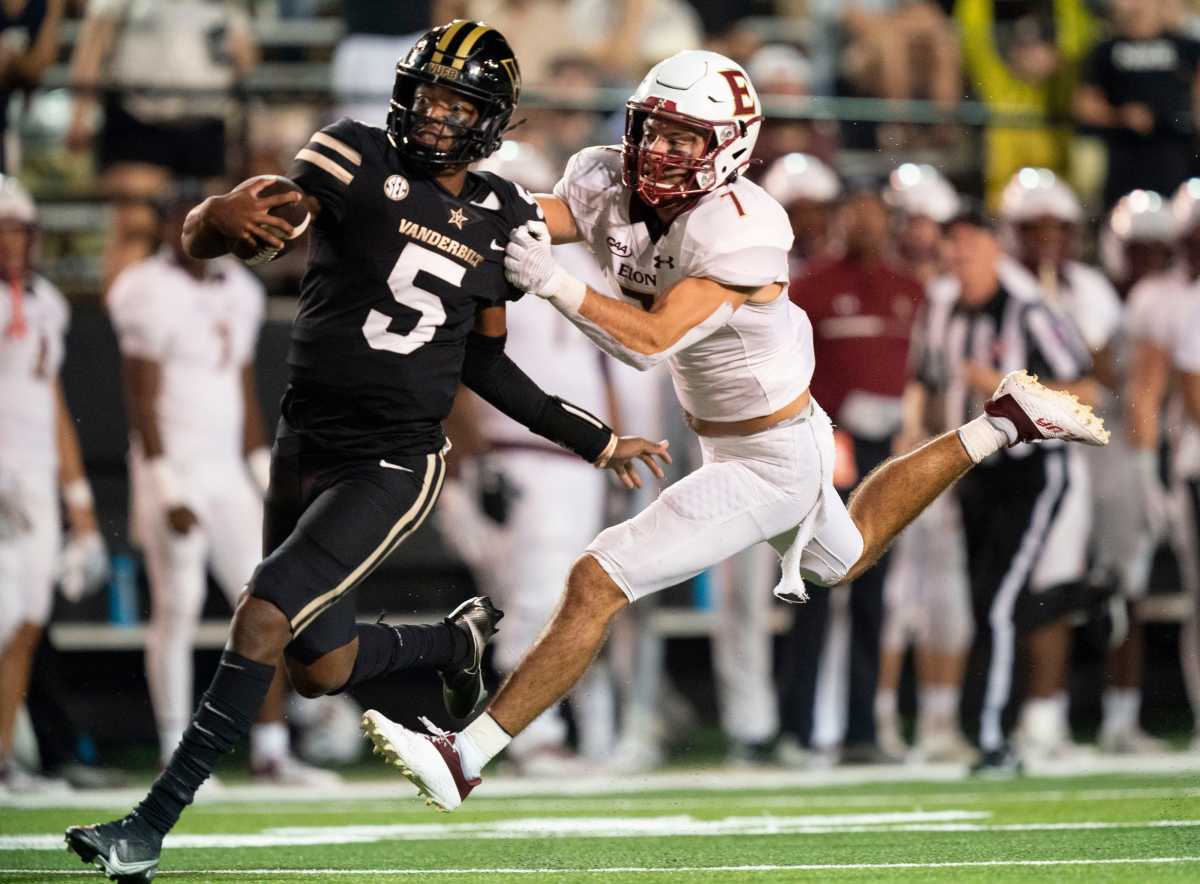 Vanderbilt quarterback Mike Wright (5) races past Elon defensive back Bo Sanders (7) for a touchdown during the third quarter at FirstBank Stadium Saturday, Sept. 3, 2022, in Nashville, Tenn. Nas Elon Vanderbilt 037