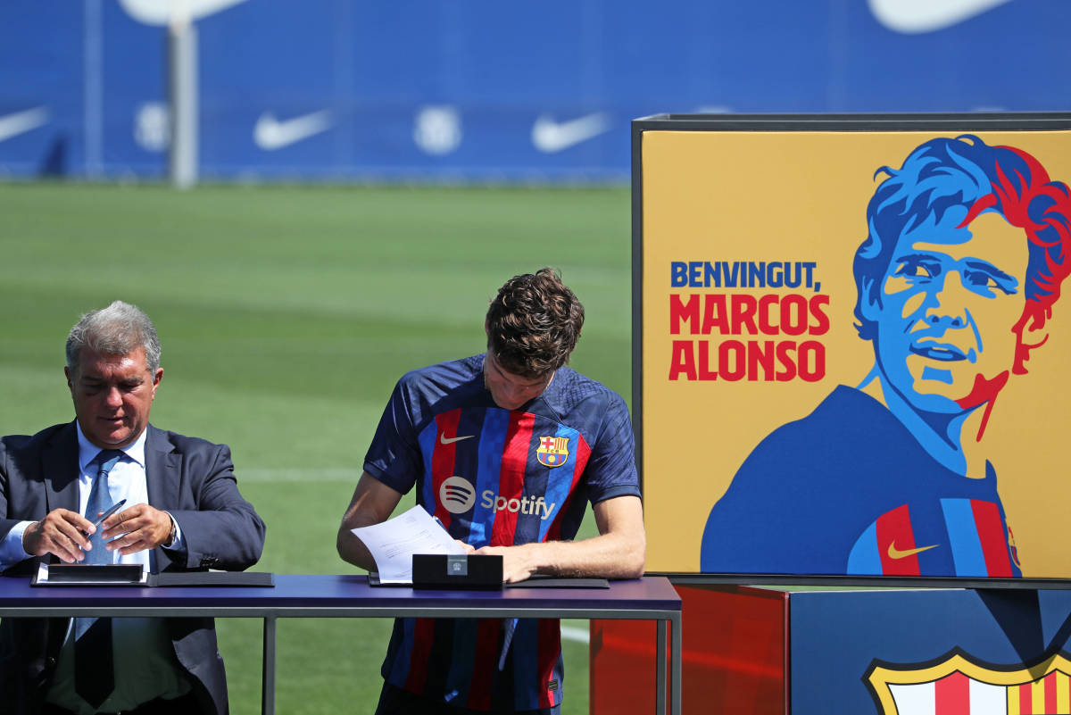 Marcos Alonso pictured publicly signing a contract with Barcelona in September 2022 after being released by Chelsea