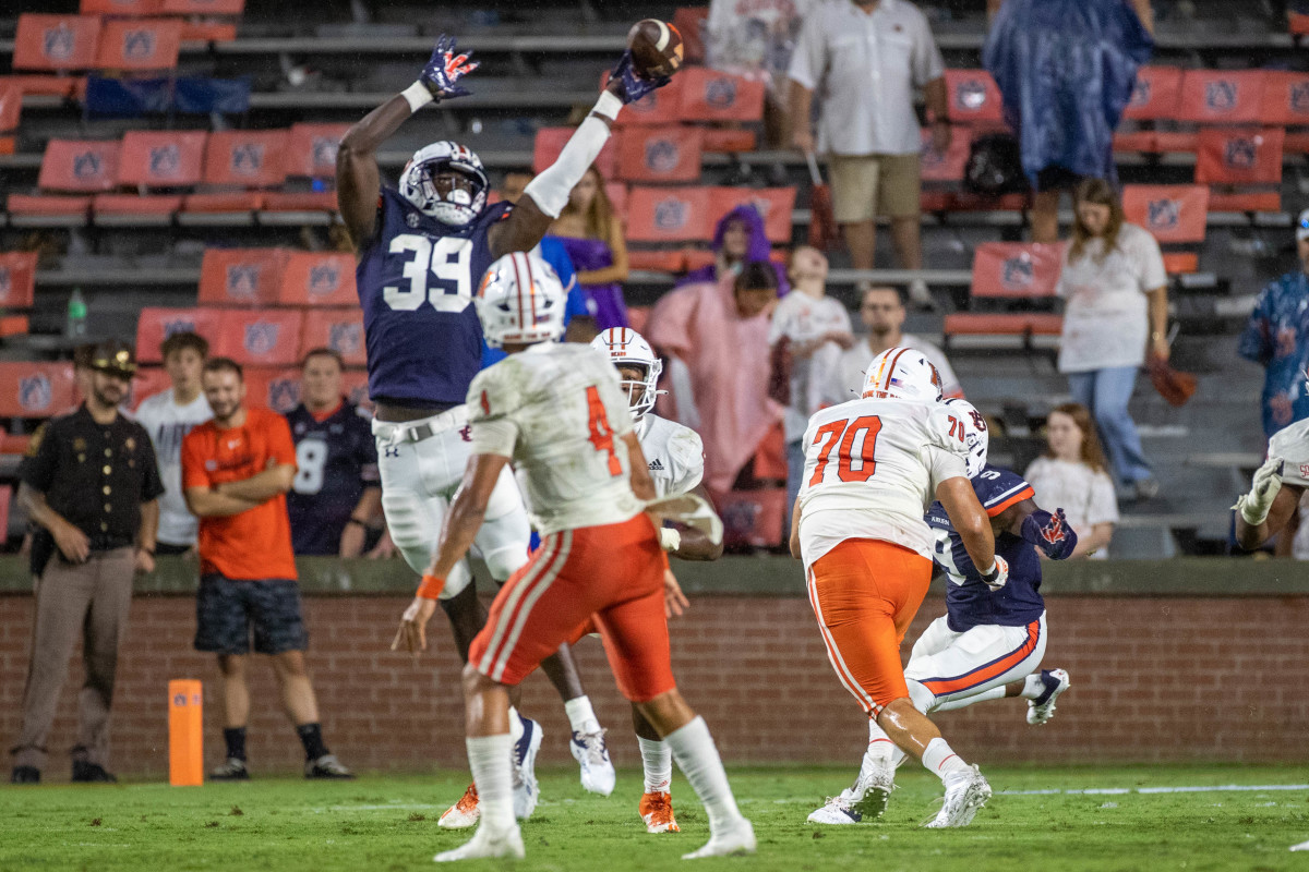 Here are Auburn's defensive PFF grades vs Arkansas Sports Illustrated Auburn Tigers News