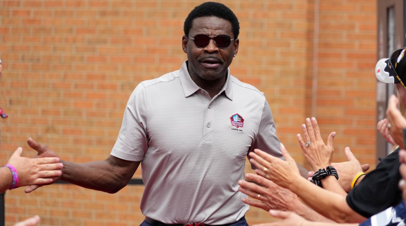 Michael Irvin Has An Incredibly Bold Pick for NFL MVP This Year - Vimarsana News