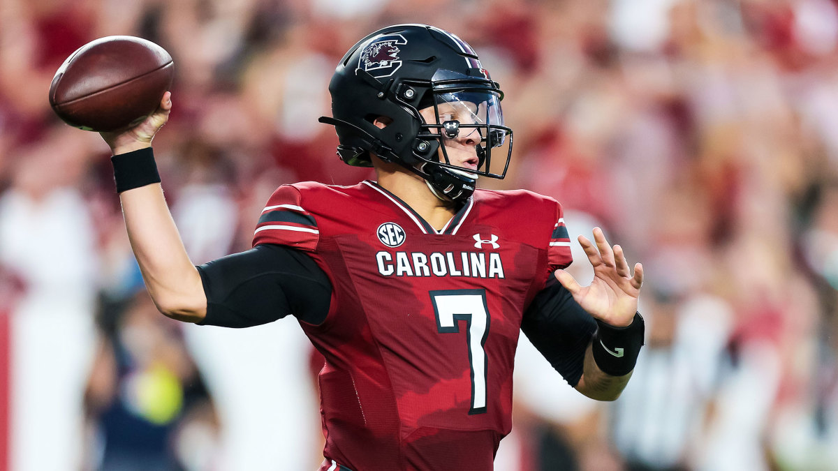 Spencer Rattler throws a pass