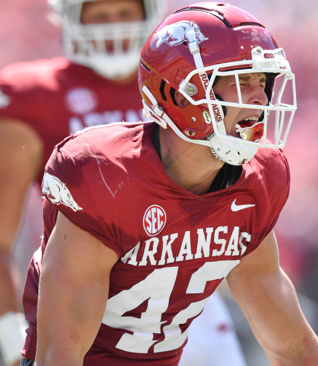 Razorbacks' Drew Sanders silencing preseason questions at linebacker