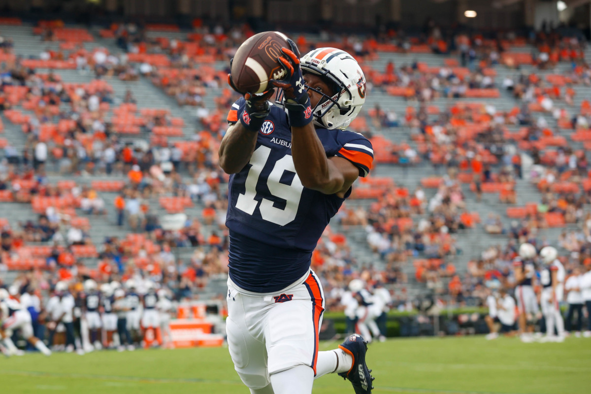 Auburn Tigers wide receiver Omari Kelly (19) stretches out for the catch in warmups prior to the San Jose State vs Auburn game on Saturday, Sept. 10, 2022.