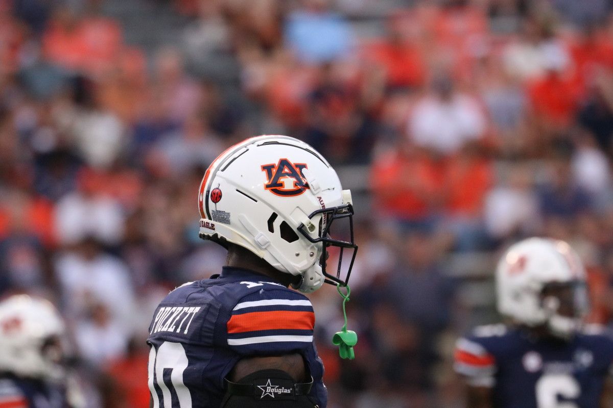 Zion Puckett warms up before the Auburn/San Jose State football game.