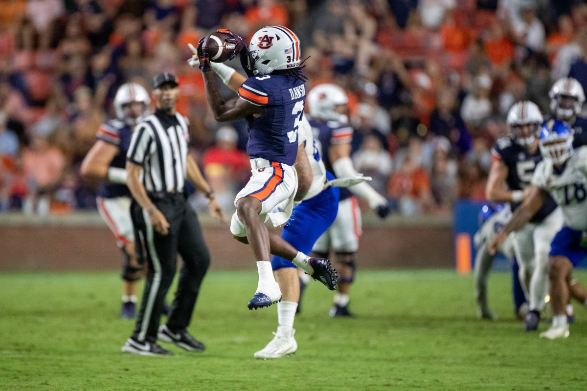 Auburn Tigers wide receiver Tar'Varish Dawson Jr. (3) goes up to make the grab across the middle during the San Jose State vs Auburn game on Saturday, Sept. 10, 2022.