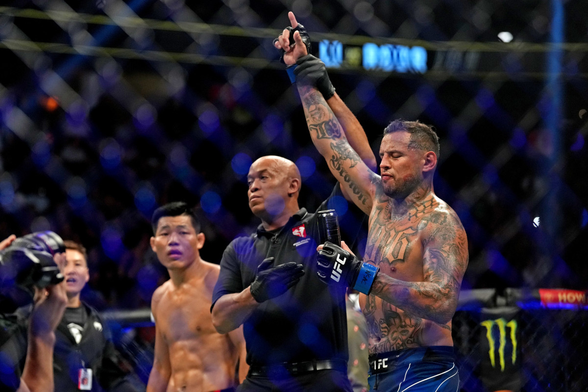 Li Jingliang fights Daniel Rodriguez during UFC 279 at T-Mobile Arena.