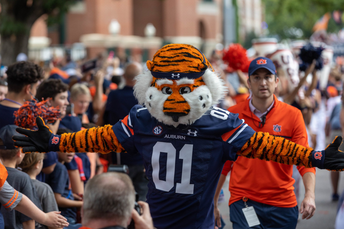 PHOTOS A look at Tiger Walk before the San Jose State game Sports Illustrated Auburn Tigers