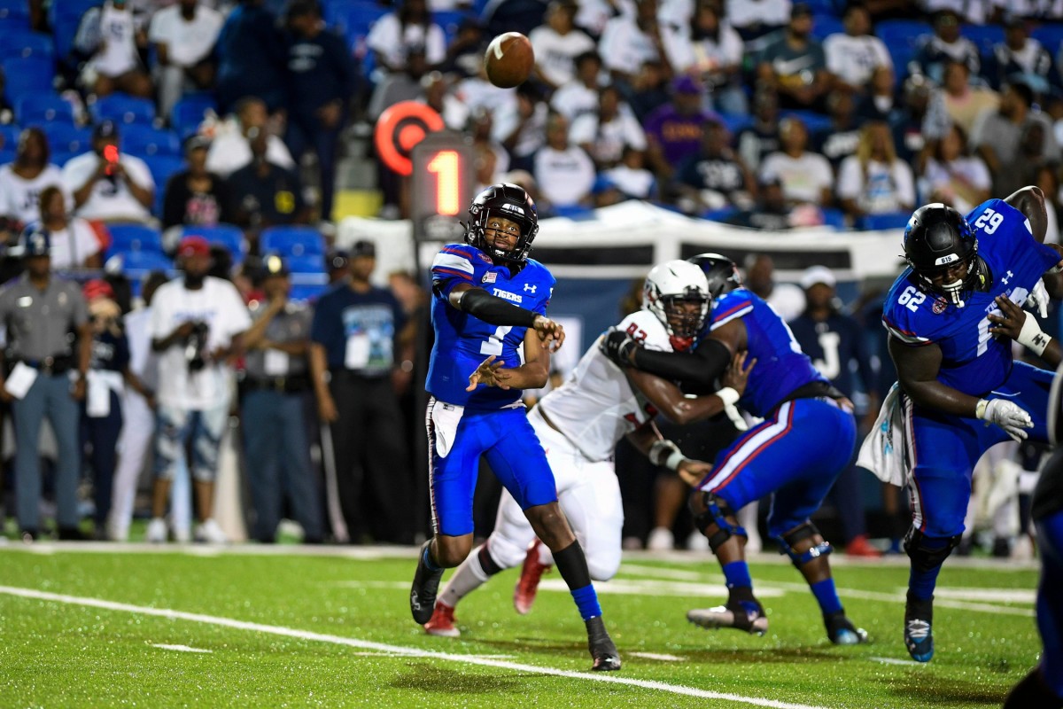 Tennessee State s Draylen Ellis (7) makes a pass during the Southern Heritage Classic between Jackson State and Tennessee State on Saturday, September 10, 2022, in Memphis, Tennessee.