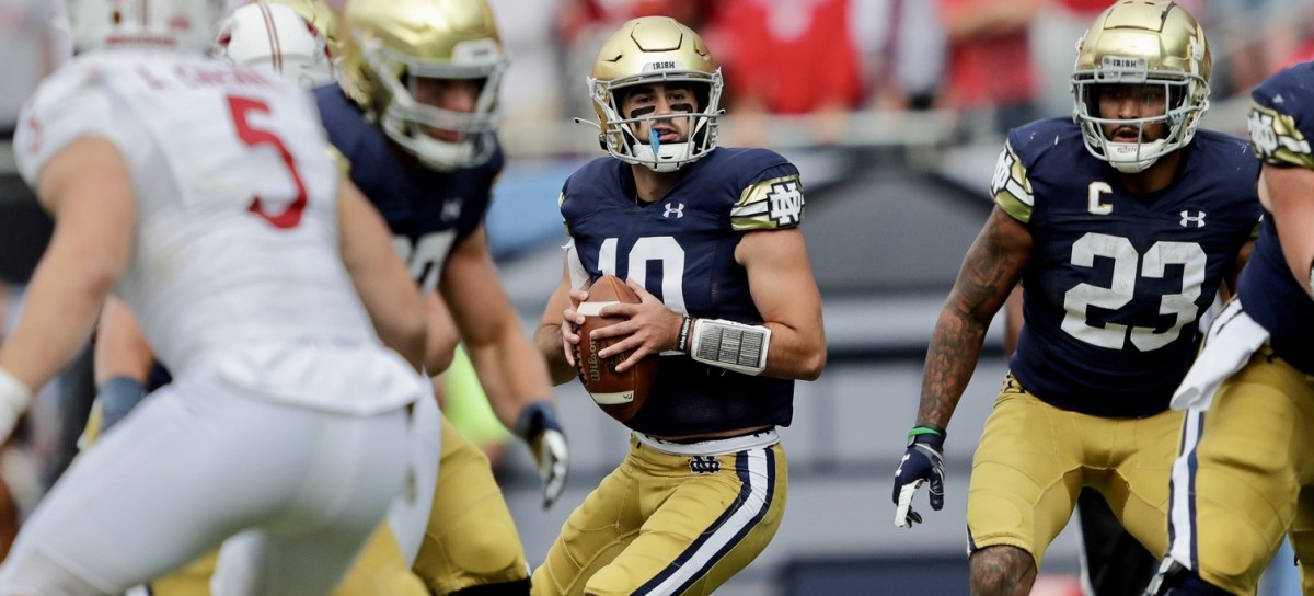 Notre Dame Loses Starting Quarterback Leading into Cal Game on Saturday