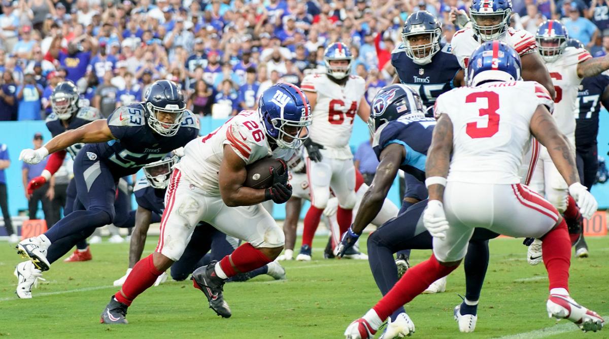 New York Giants running back Saquon Barkley (26) runs for a two-point conversion during the fourth quarter at Nissan Stadium Sunday, Sept. 11, 2022, in Nashville, Tenn.