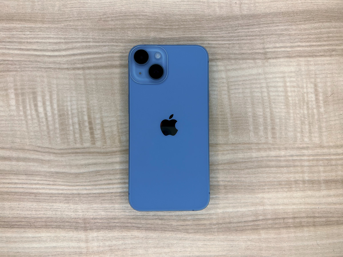 7-iphone 14 review, blue