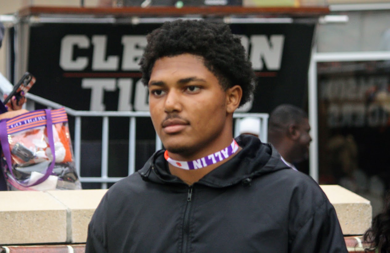 2023 DE Tomarrion Parker Signs National Letter of Intent With Clemson