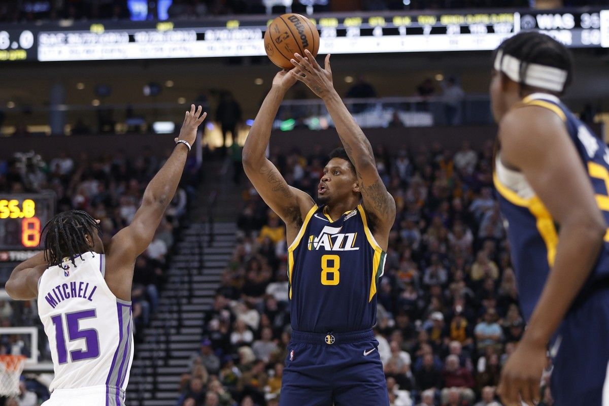 Utah Jazz forward Rudy Gay (8) shoots over Sacramento Kings guard Davion Mitchell (15) in the third quarter at Vivint Arena.