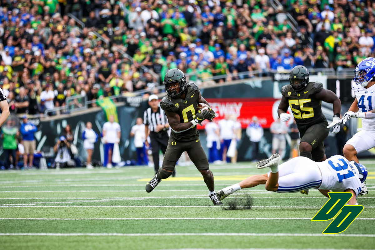 Oregon running back Bucky Irving breaks a tackle against the BYU Cougars at Autzen Stadium.