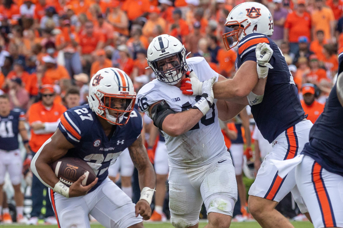 Jarquez Hunter carrying the ball against Penn State.