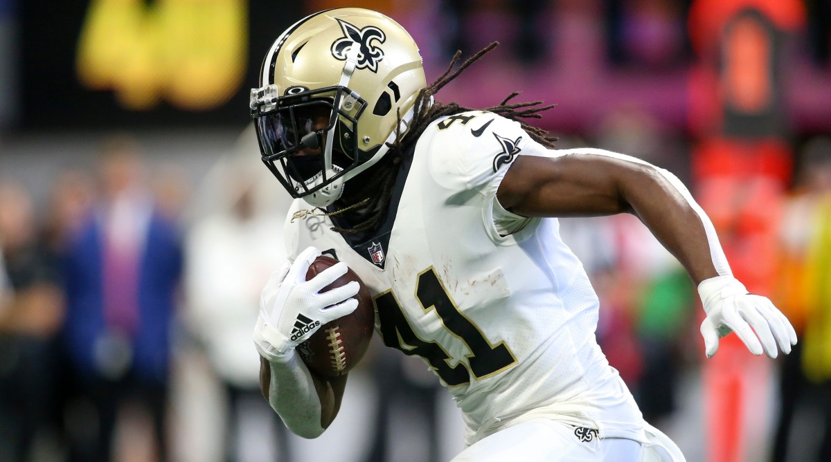 Saints running back Alvin Kamara (41) runs the ball against the Atlanta Falcons in the first quarter of a game.