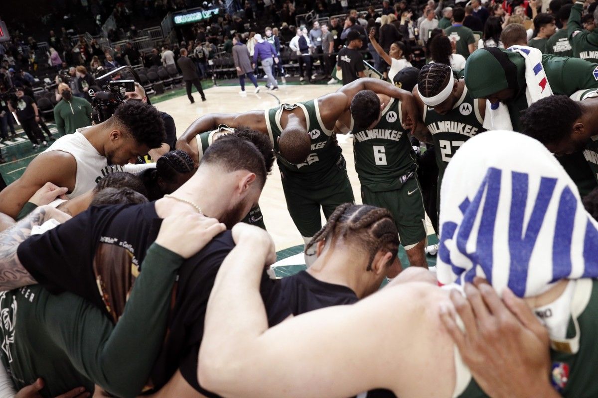 Milwaukee Bucks Sign And Then Waive A Notable Player - Vimarsana News