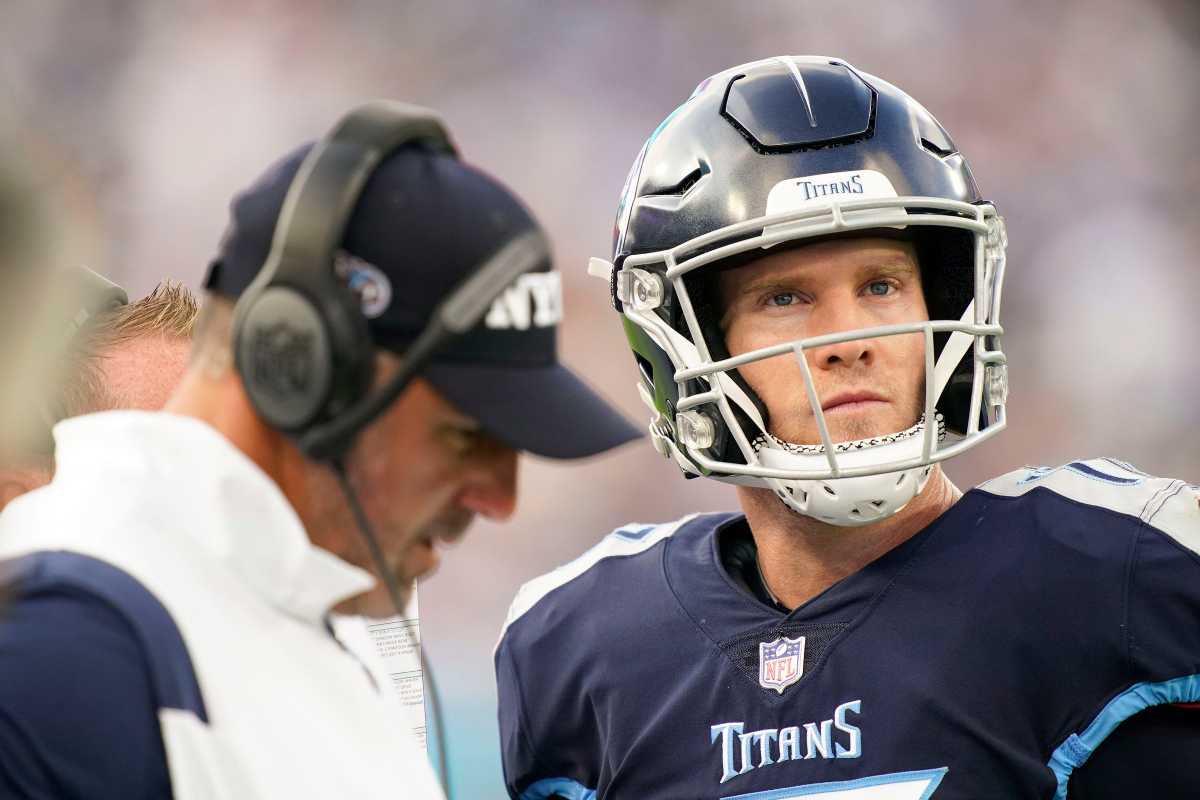 With Mike Vrabel standing nearby, Ryan Tannehill listens to an offensive coach