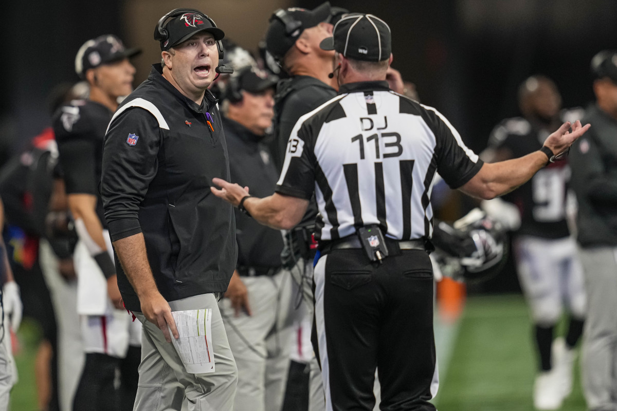 Arthur Smith complains to an official during a loss to the Saints