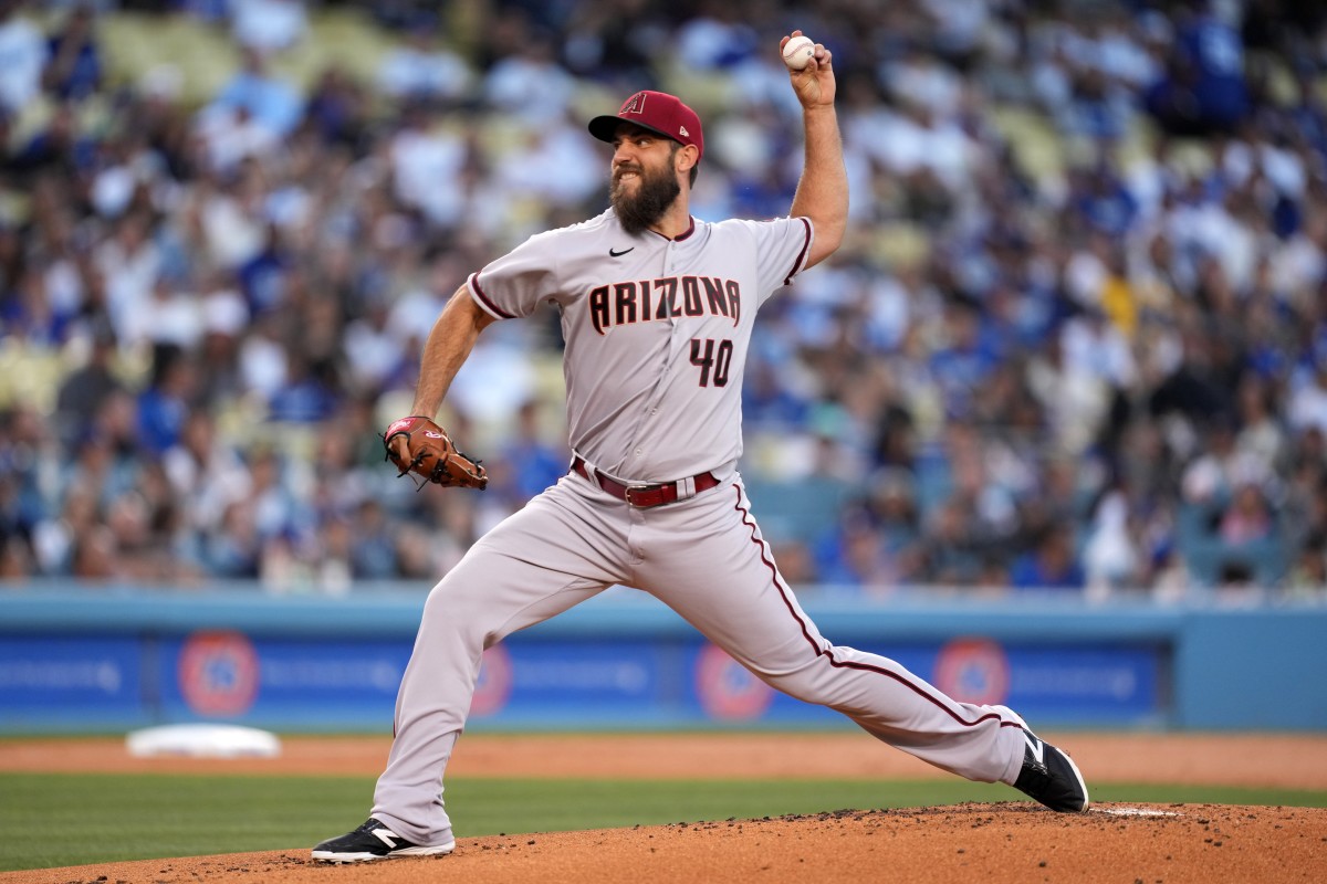 Madison Bumgarner prepares to throw a pitch against the Los Angeles Dodgers at Dodger Stadium.