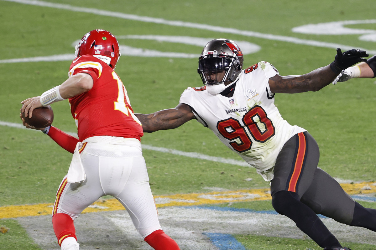 Former Buccaneers star visiting Baltimore Ravens for second time