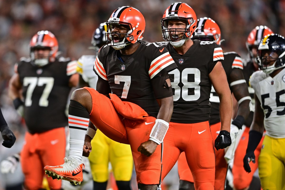 Sep 22, 2022; Cleveland, Ohio, USA; Cleveland Browns quarterback Jacoby Brissett (7) celebrates with tight end Harrison Bryant (88) after rushing for a first down during the fourth quarter against the Pittsburgh Steelers at FirstEnergy Stadium. Mandatory Credit: David Dermer-USA TODAY Sports