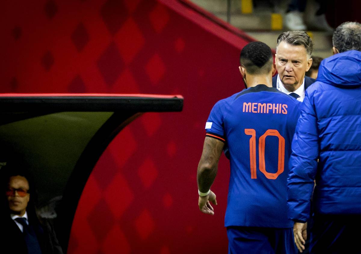 Memphis Depay pictured walking off the pitch after picking up an injury during Holland's 2-0 win over Poland in September
