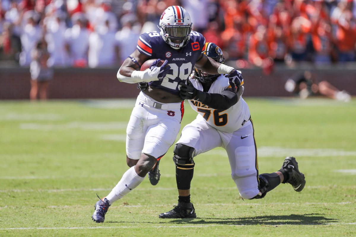 Auburn Tigers linebacker Derick Hall (29) grabs the interception and heads up field during the first halfof the game between the Missouri Tigers and the Auburn Tigers at Jordan-Hare Stadium on Sept. 24, 2022.