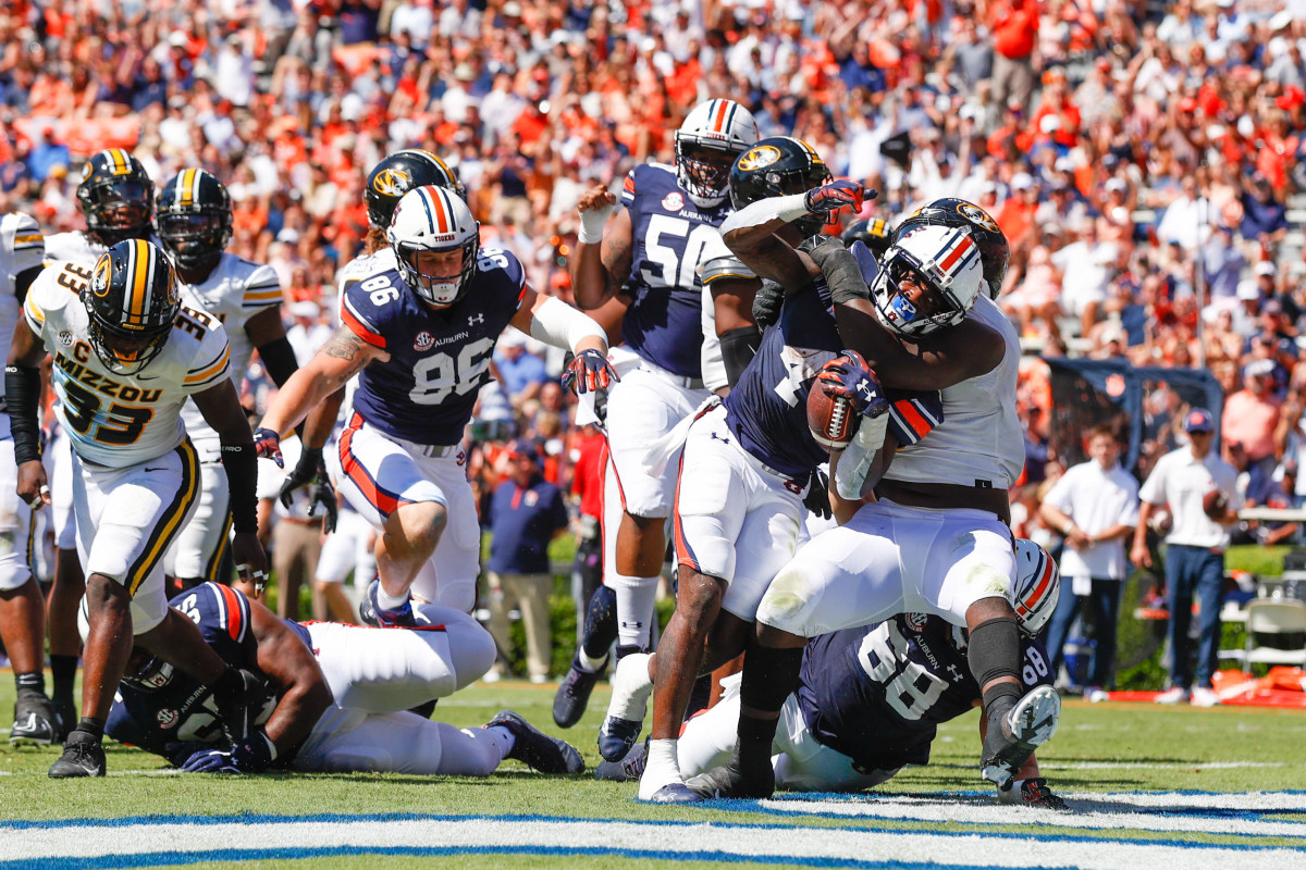 Auburn Tigers running back Tank Bigsby (4) gets into the endzone for the Tigers score during the game between the Missouri Tigers and the Auburn Tigers at Jordan-Hare Stadium on Sept. 24, 2022.