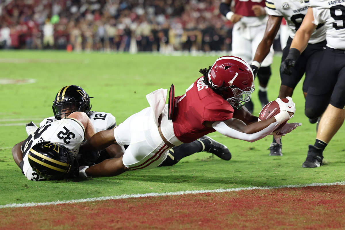 Jahmyr Gibbs scores against Vanderbilt