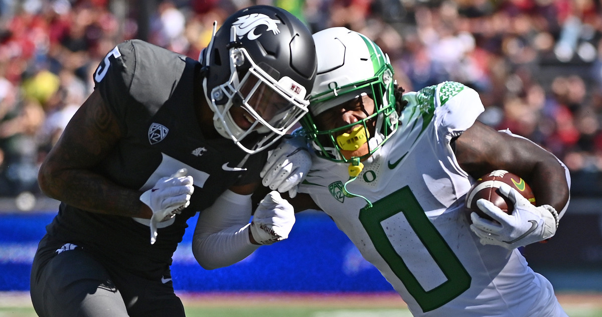 Oregon Running back Bucky Irving fighting for extra yards against the Cougars defense. 