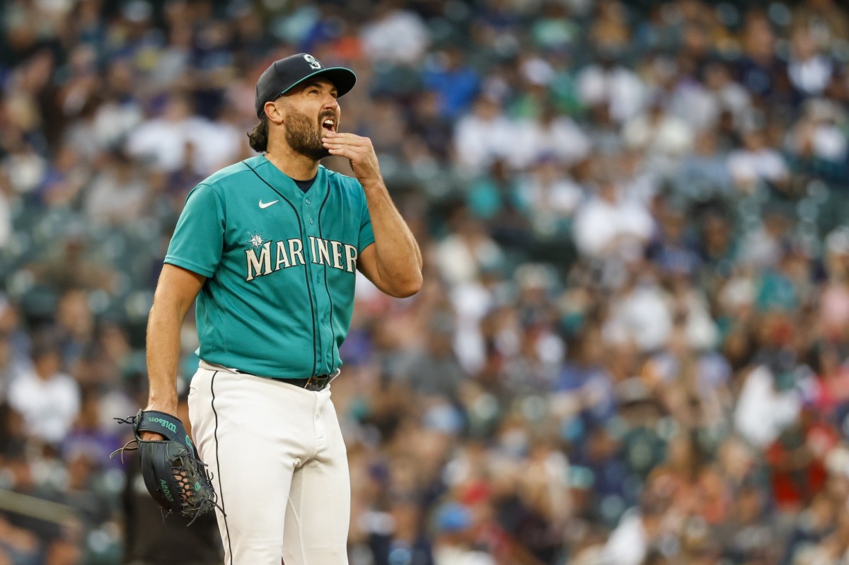 WATCH Luke Weaver, Robbie Ray Both Ejected in National Anthem Standoff