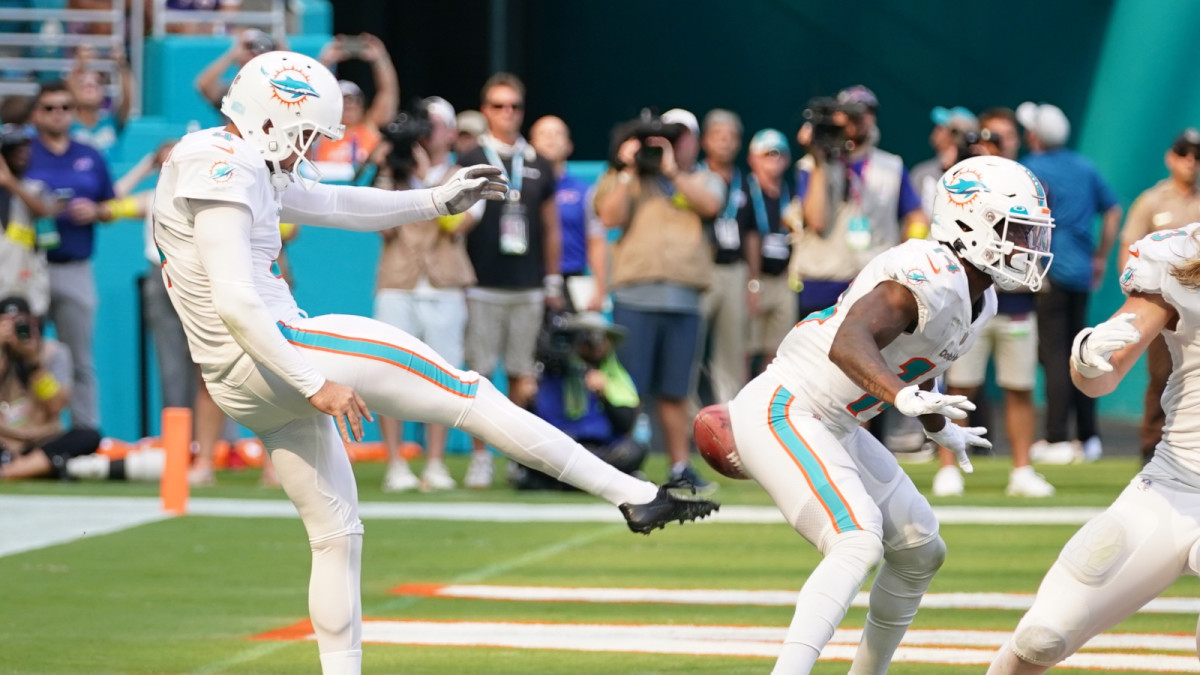 Miami Dolphins Butt Punt: Photo Goes Viral on Social Media