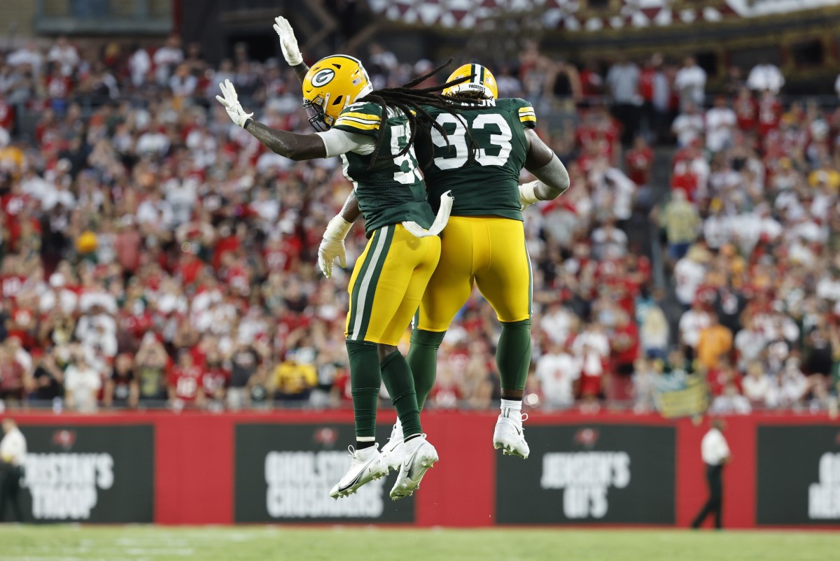 Packers linebacker De'Vondre Campbell (59) and defensive tackle T.J. Slaton (93) celebrate after the Buccaneers missed the two-point conversion.