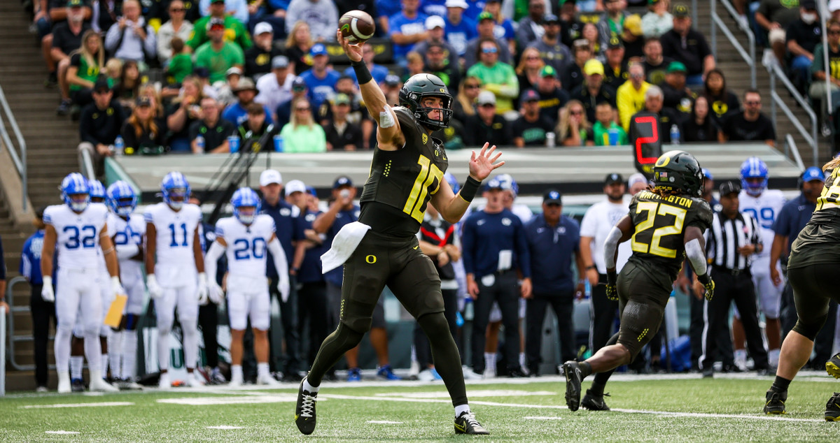 Oregon Ducks quarterback Bo Nix developed into one of the best quarterbacks in the Pac-12 during the 2022 season.