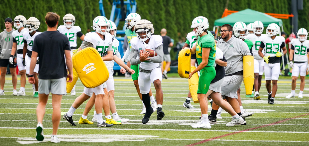 The Latest Oregon Injury Updates as Ducks Prep for Stanford
