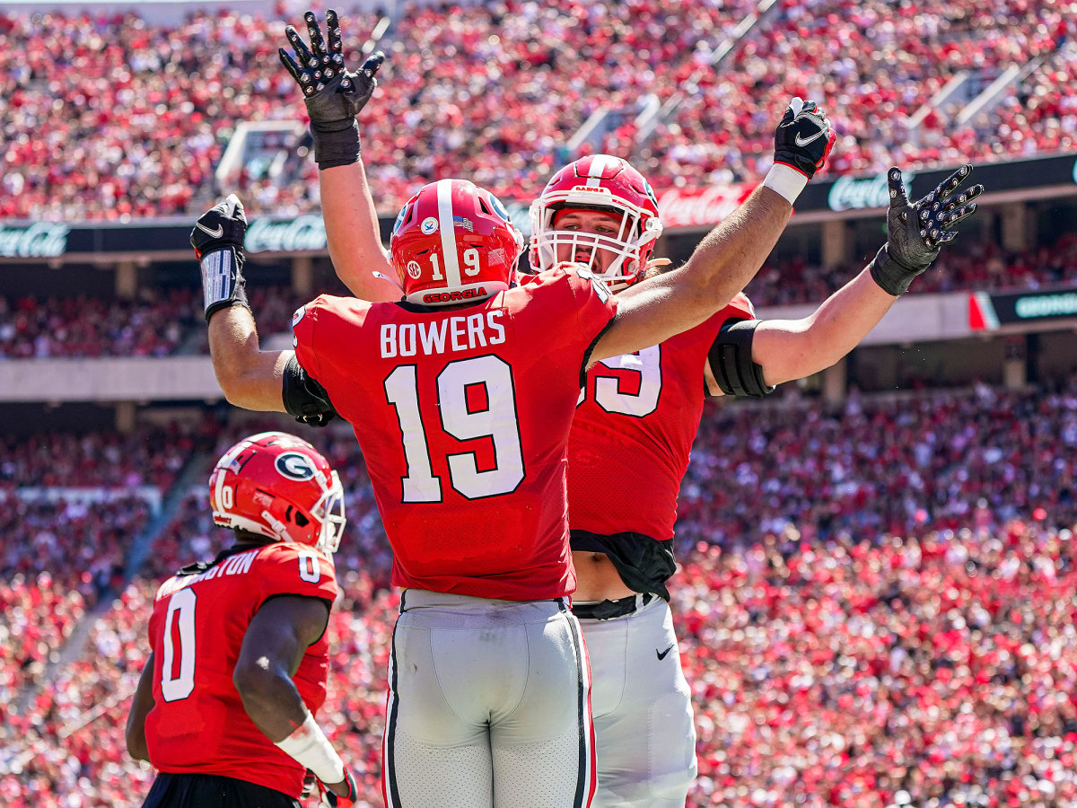Georgia TE Brock Bowers celebrates a touchdown