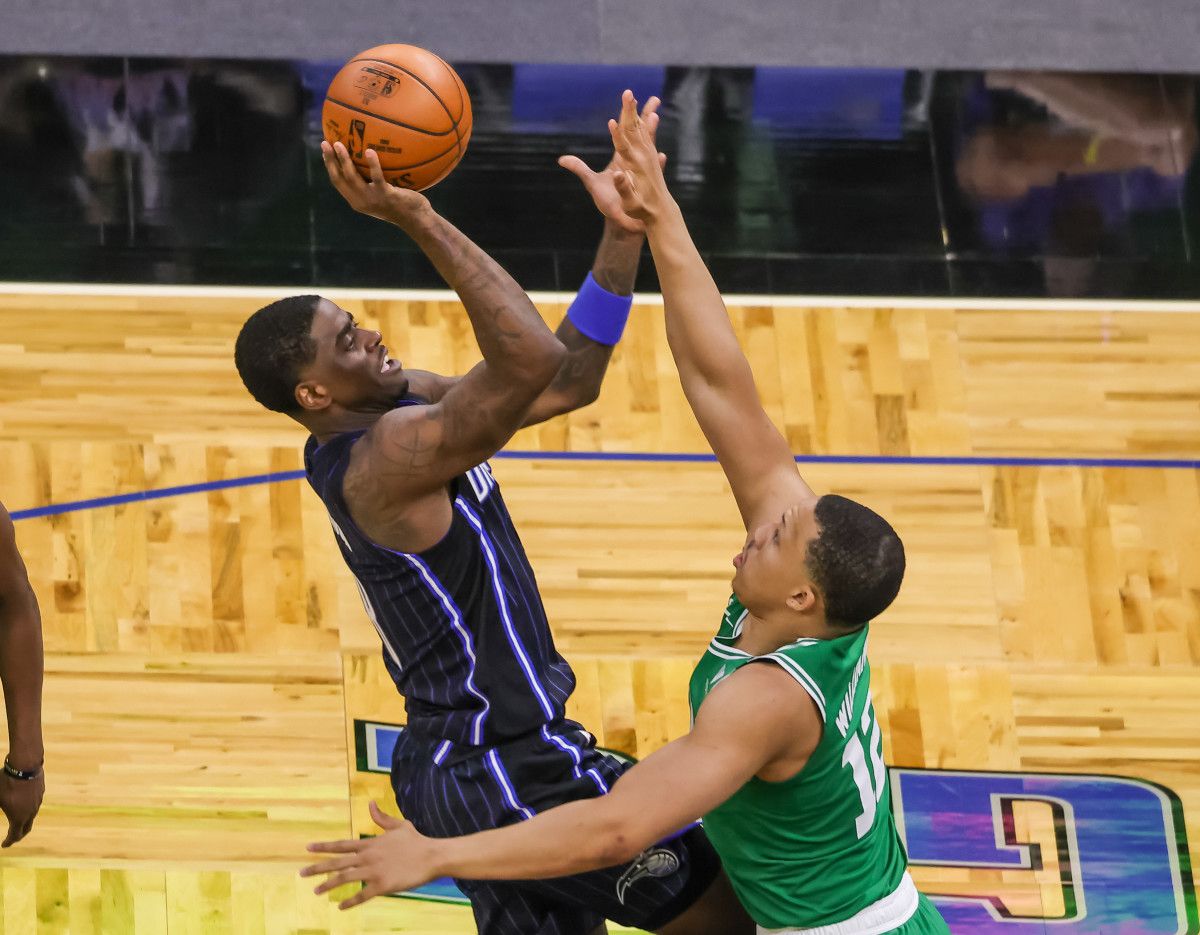 Former Florida Star Signs with Los Angeles Lakers - Vimarsana News
