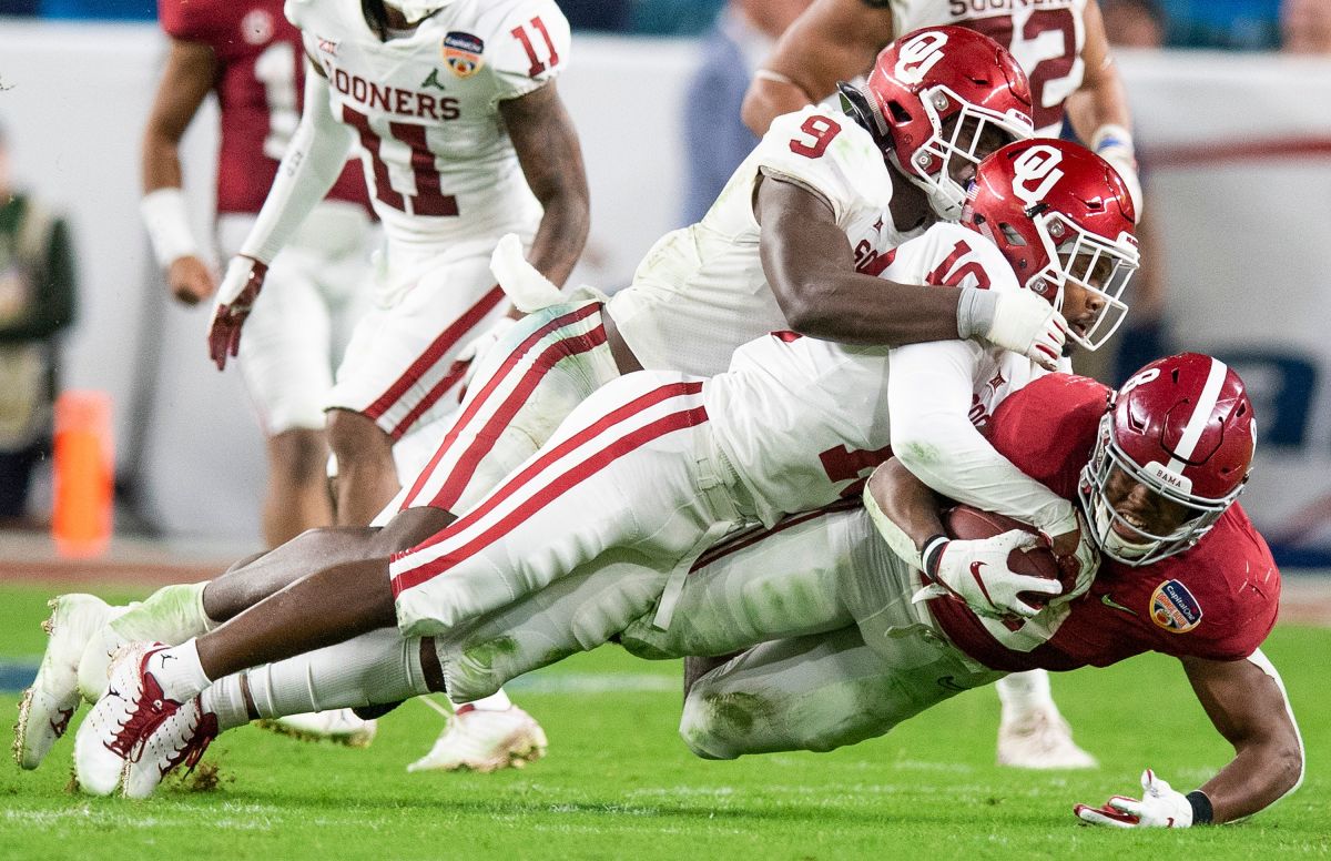 Oklahoma linebacker Kenneth Murray (9) and safety Patrick Fields (10) stop Alabama running back Josh Jacobs (8) in first half action of the Orange Bowl.